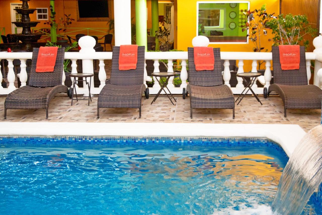Beverly'S Oasis Suites Scarborough Esterno foto