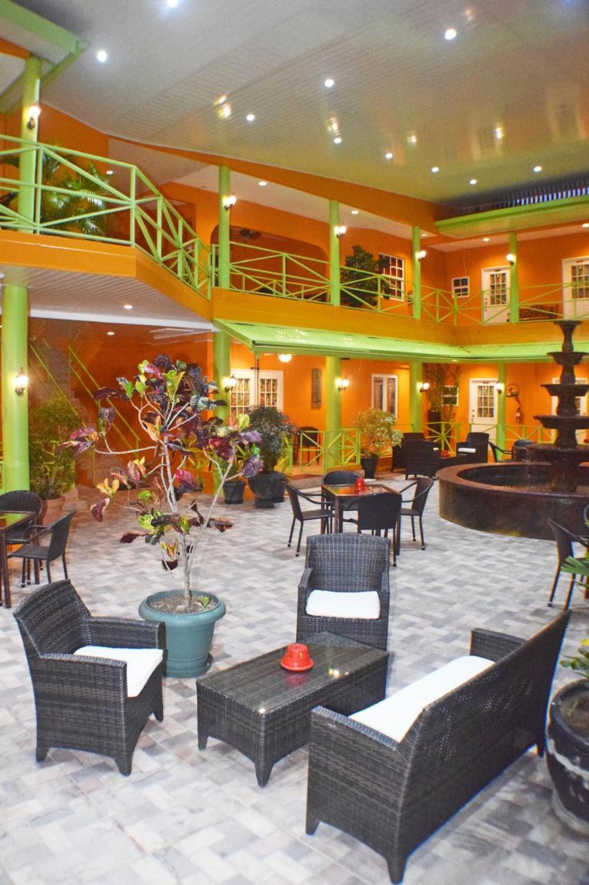 Beverly'S Oasis Suites Scarborough Esterno foto