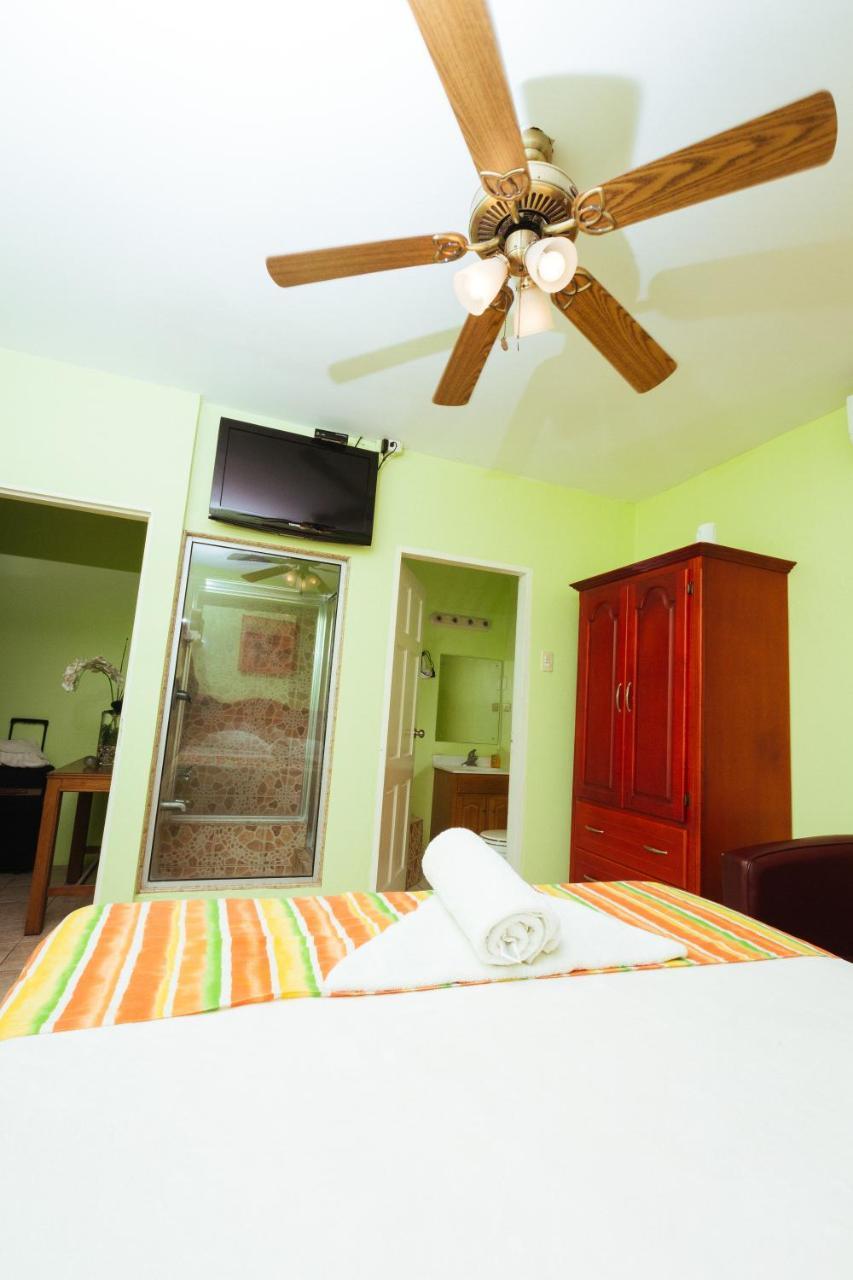 Beverly'S Oasis Suites Scarborough Esterno foto